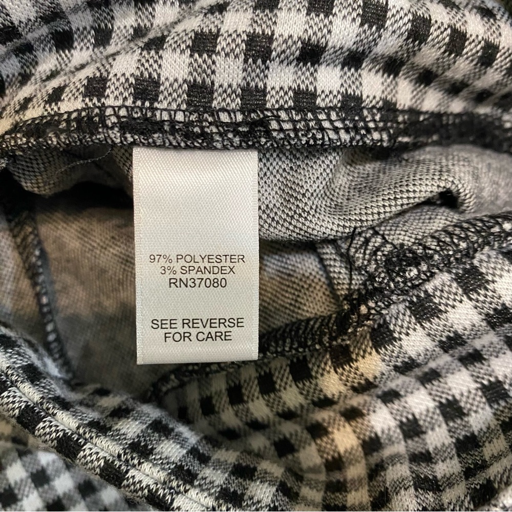 47. C Est. 1946 Black and White Checkered Women's Capris - Picture 8 of 10